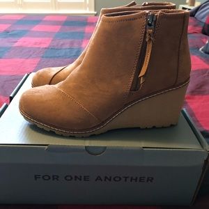 TOMS Avery Toffee Microfiber Wedge Bootie Size 8